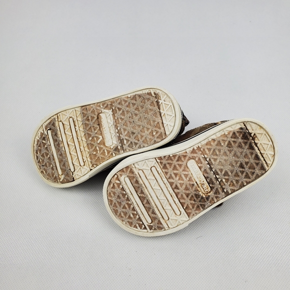 Realtree Camoflauge Toddler Shoes Size 4 - Picture 8 of 8